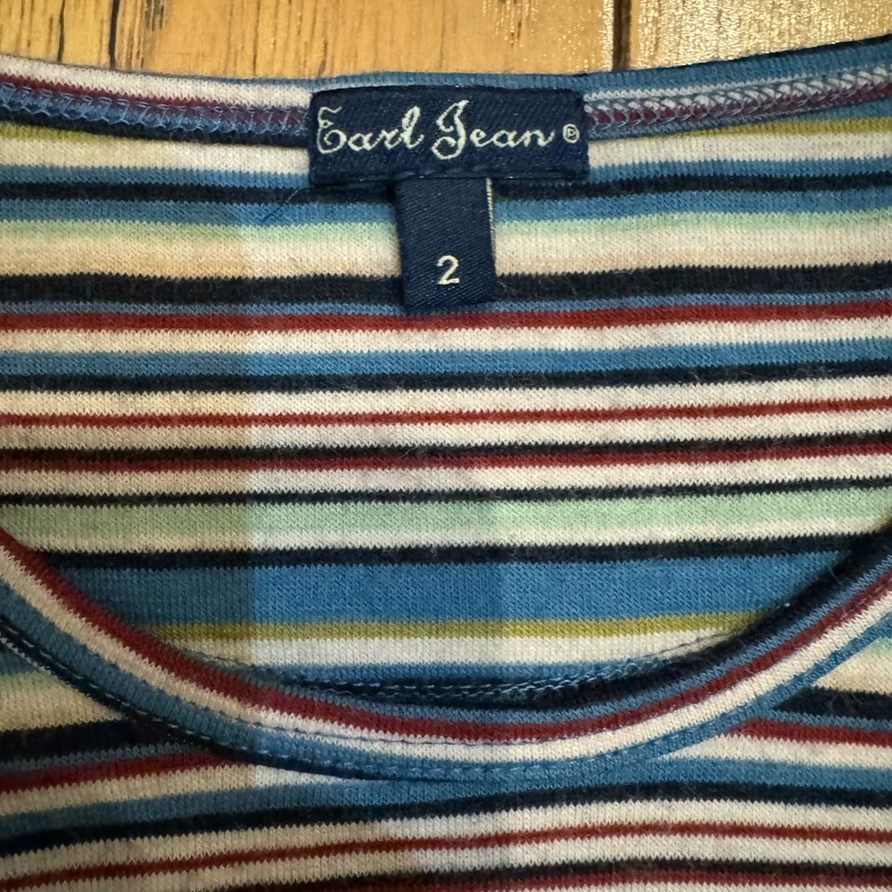 Earl Jean six 2 long sleeve top. Great condition.